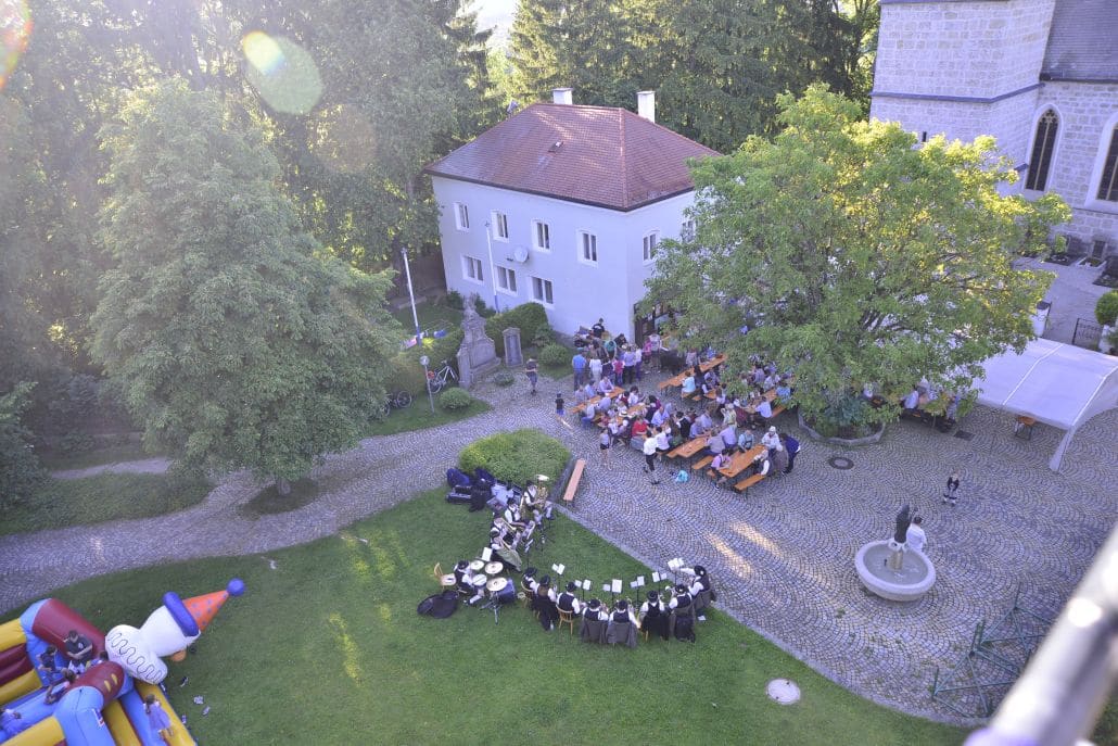 Maibaumtaferl anbringen, Foto 4