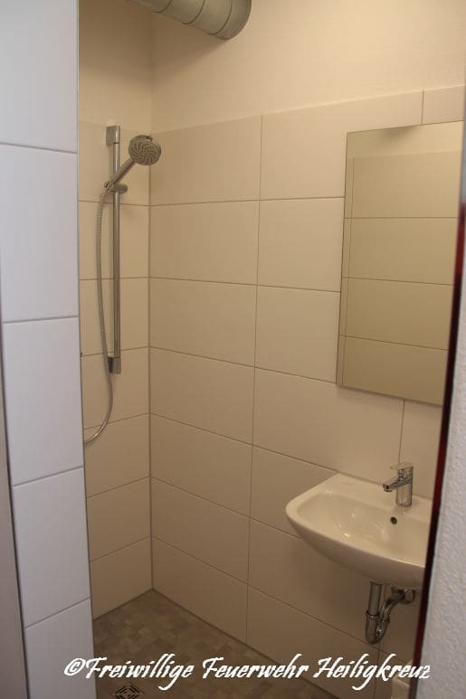 Umkleiden mit Duschen